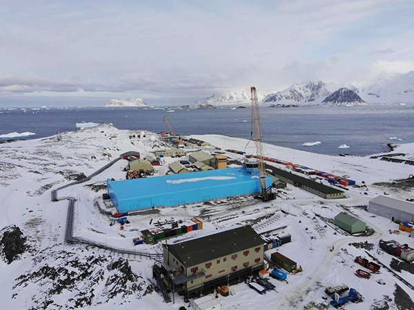 Norseal-Stadi-drop-seals-at-Antarctic-Reserach-Centre